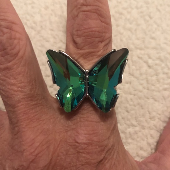 Paparazzi Fluorescent flutter green ring